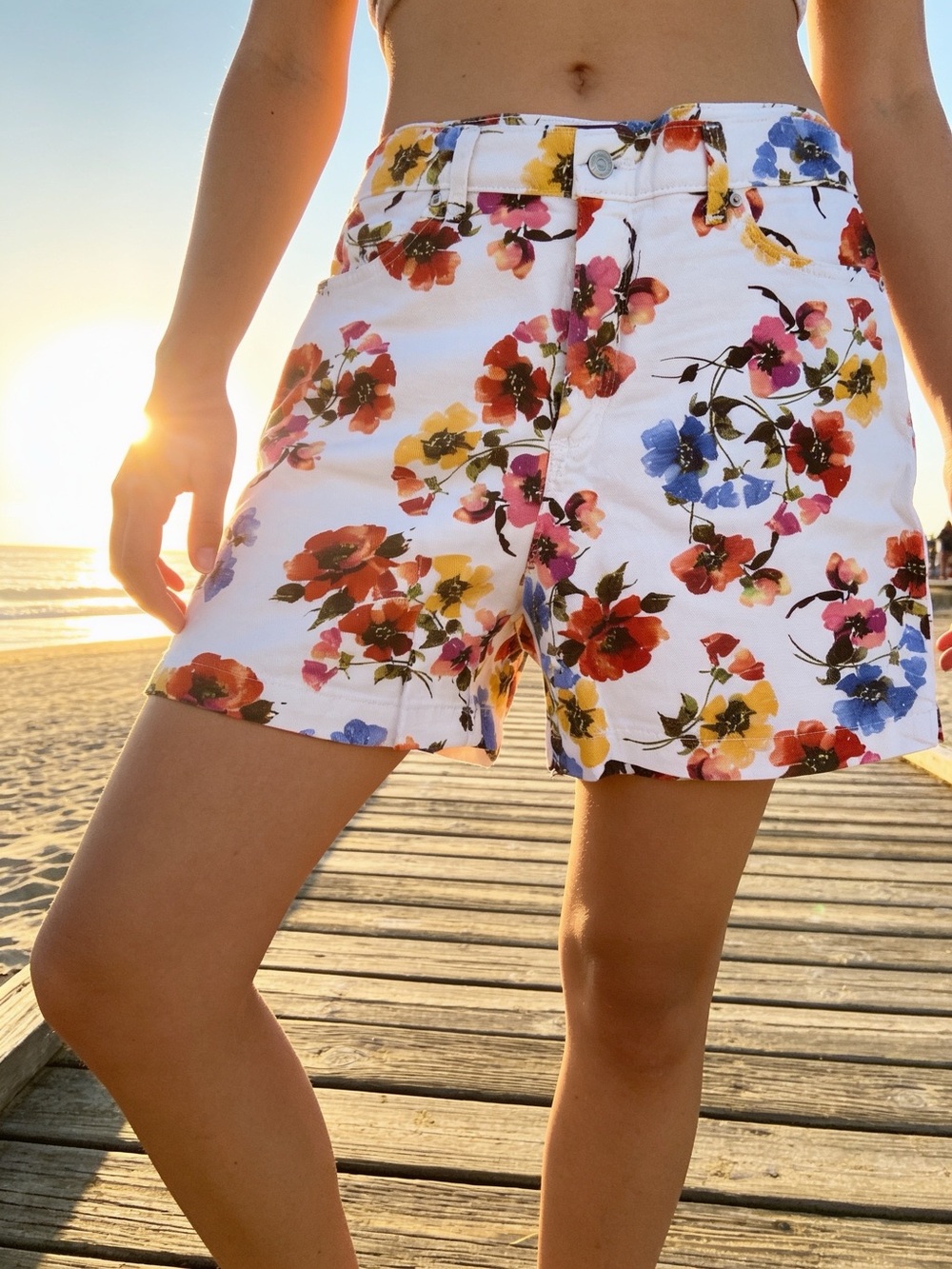 Gloria Vanderbilt White Floral Bermuda Shorts with Multicolor Blooms